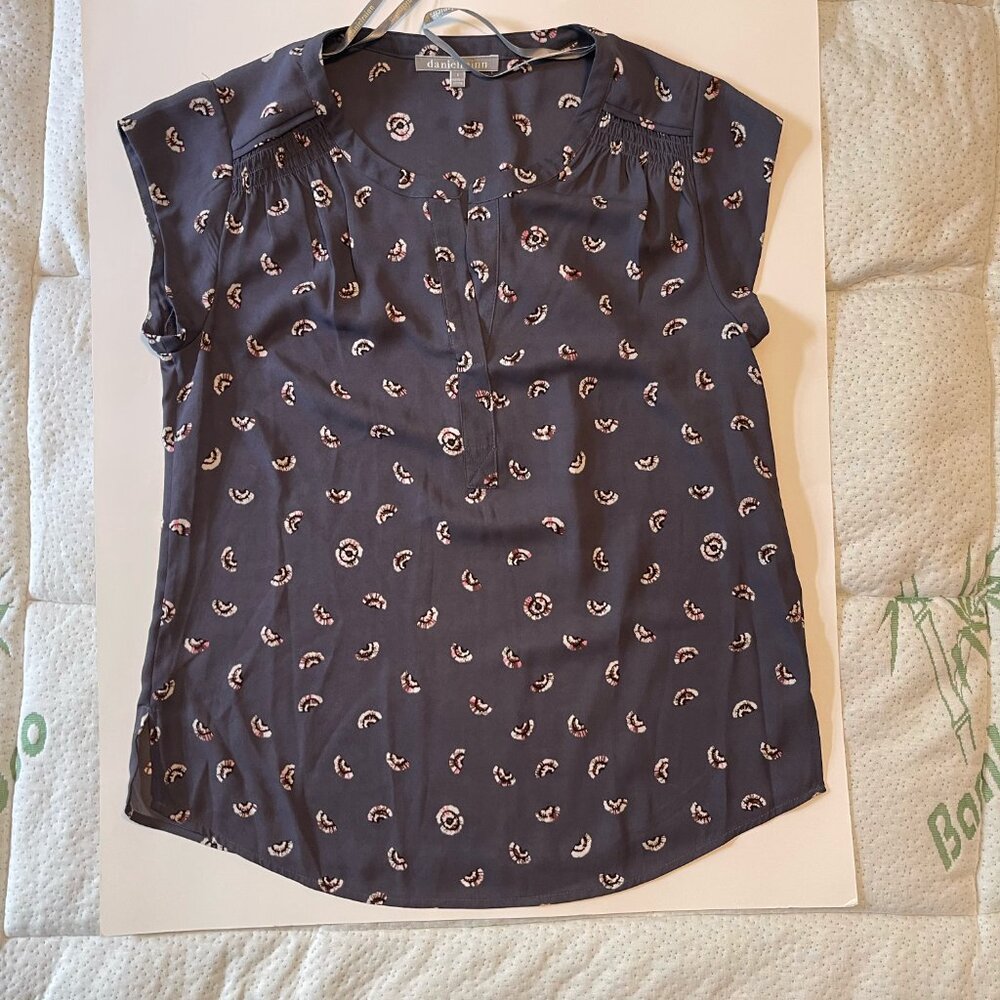 Small - Daniel Rainn - Roko Split Neck Blouse - Navy